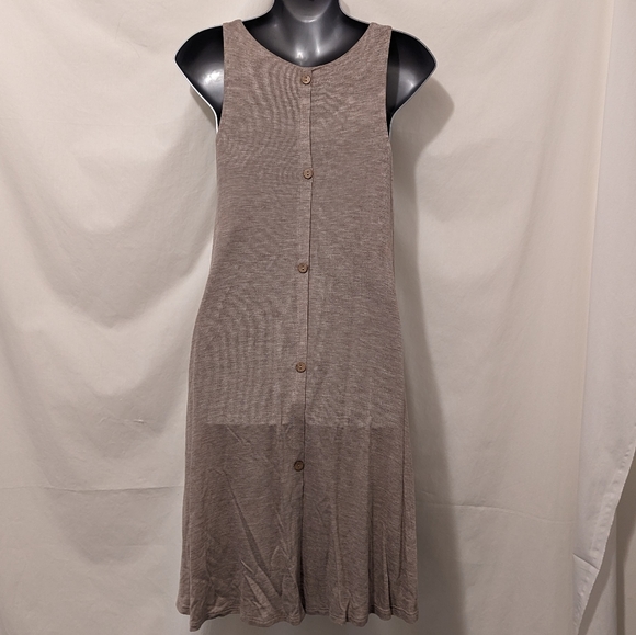 Alya Button Back Dress - Picture 2 of 3